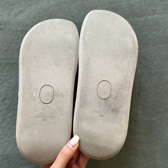 Steve Madden slides - Picture 2 of 2